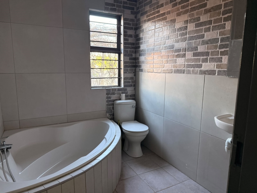 5 Bedroom Property for Sale in Waterkloof North West